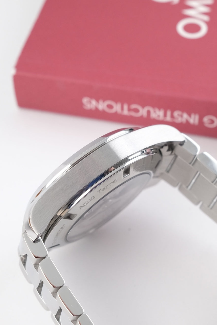 Omega Seamaster Aqua Terra GMT 23110432203001 - Detail view 6