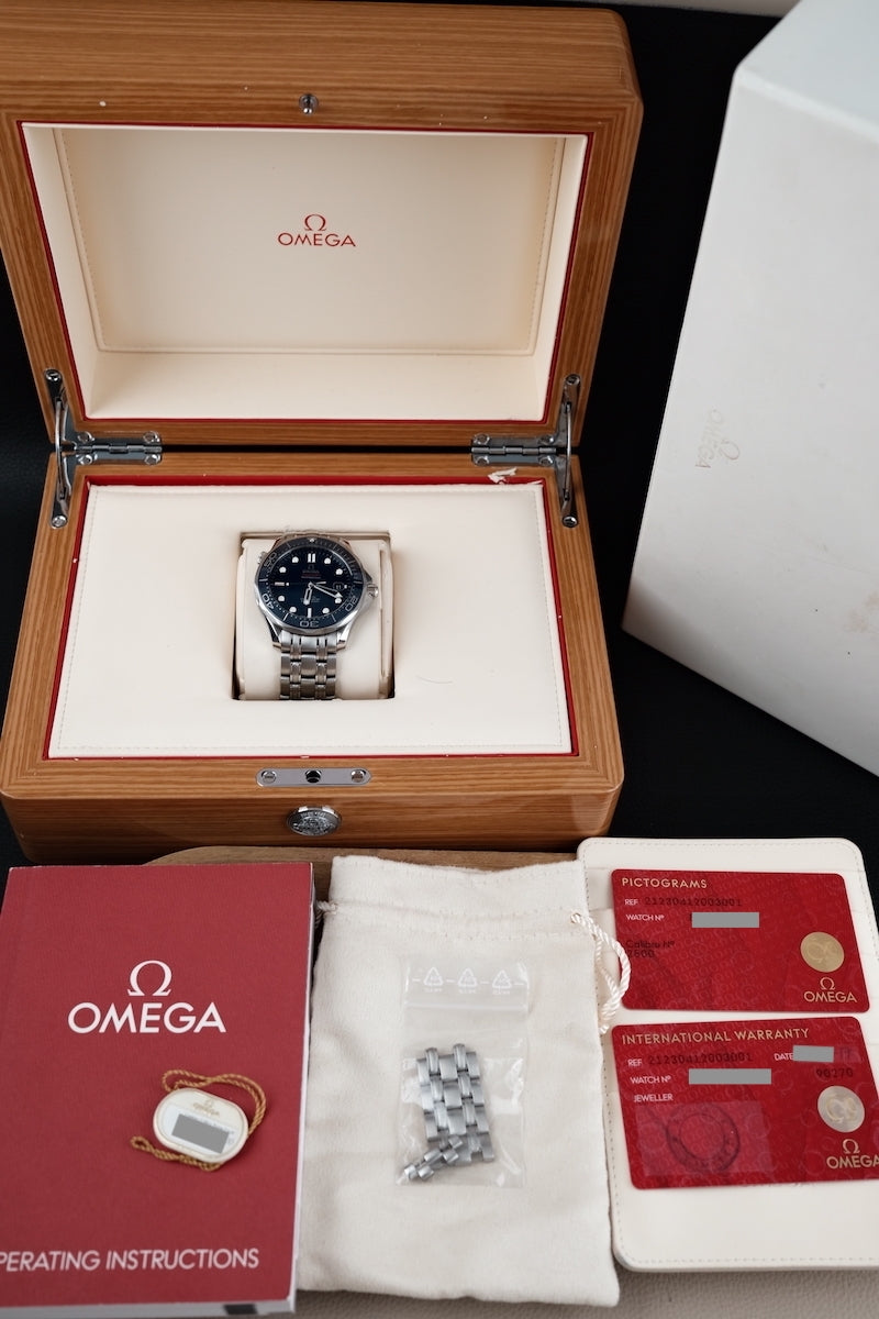 Omega Seamaster Diver 300M 21230412003001 - Papiere und oder Lieferumfang