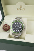 Load image into gallery viewer, Rolex Submariner Date 16610LV - Detailed view 1
