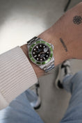 Load image into gallery viewer, Rolex Submariner Date 16610LV - detailed view 11
