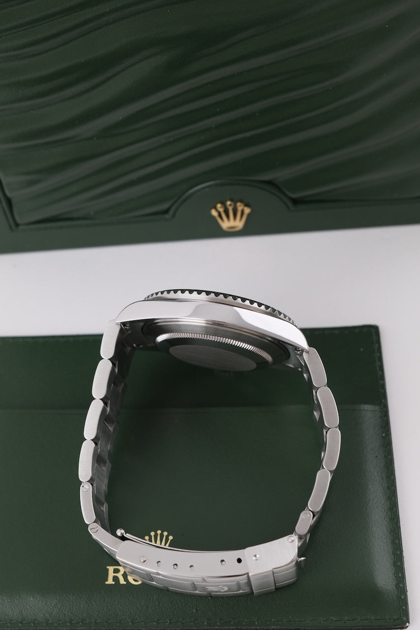 Rolex Submariner Date 16610LV - detailed view 7