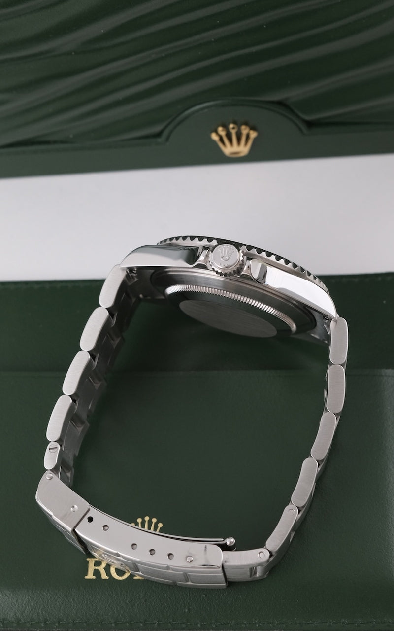 Rolex Submariner Date 16610LV - detailed view 6