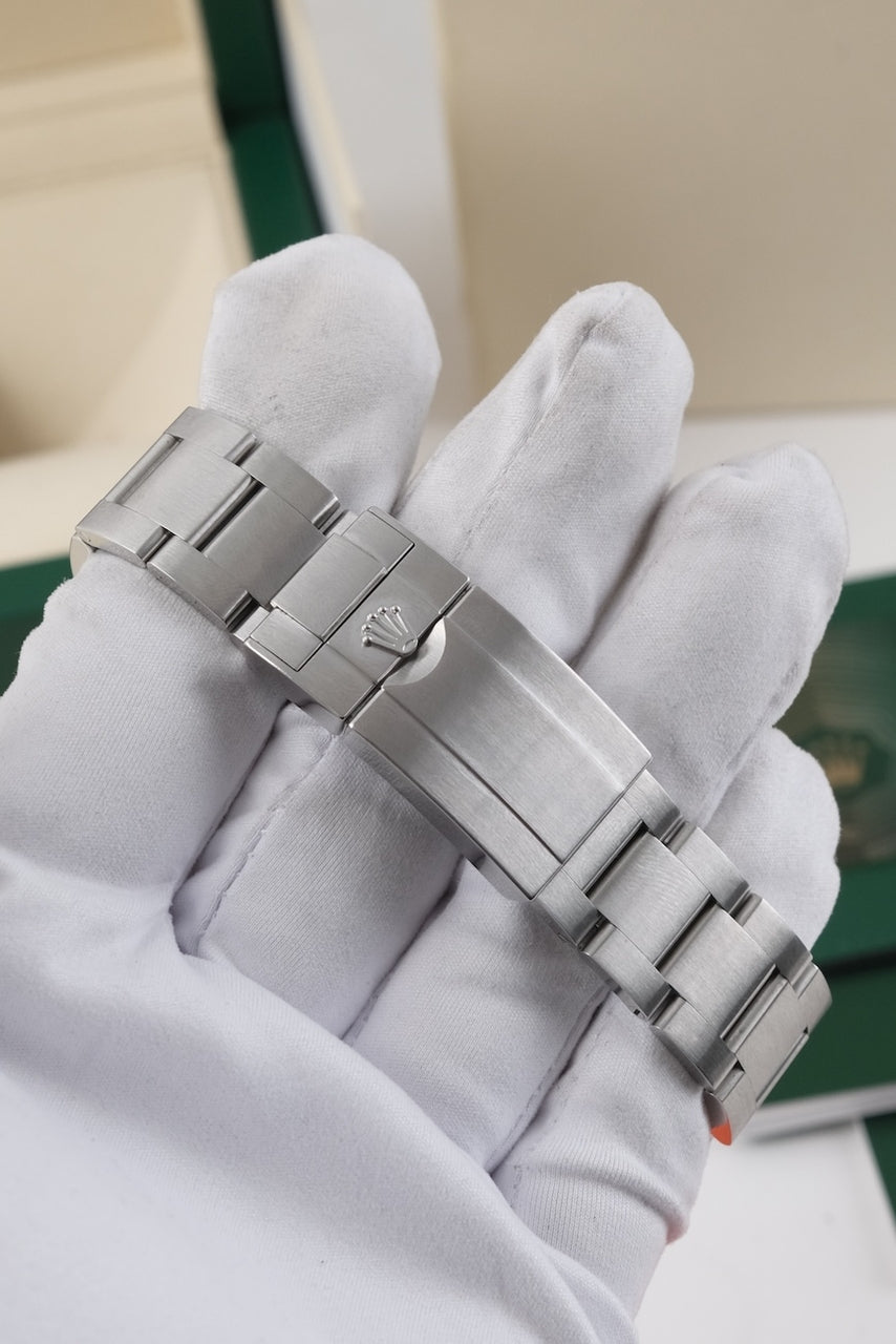 Rolex Explorer II 226570 - Detail view 7