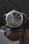 Bild in Galerie-Betrachter laden, Patek Philippe Calatrava  5226G-001 - Detailansicht 11
