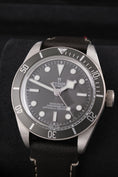Carica l'immagine nel visualizzatore della galleria, Tudor Black Bay Fifty-Eight 79010SG - Vista dettagliata 2
