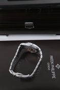 Load image into gallery viewer, Patek Philippe Annual Calendar 4947 - Detailansicht 5
