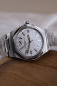 Cargar la imagen en la vista de la galería, Girard Perregaux Laureato 81010-11-131-11A - Detailansicht 2
