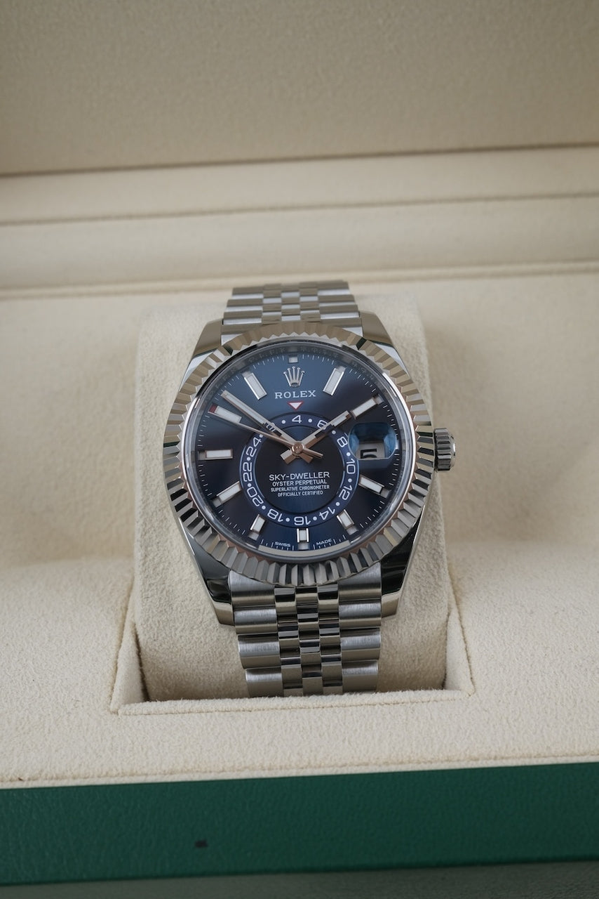 Rolex Sky-Dweller 326934 - Detailed view 1