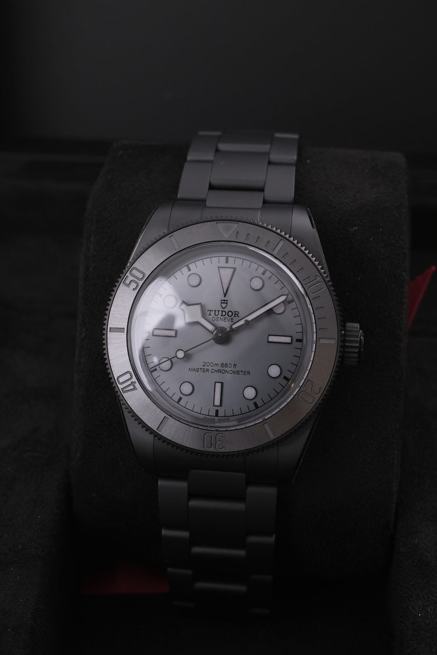 Tudor Black Bay Ceramic 7941A1ACNU - Detailed view 1