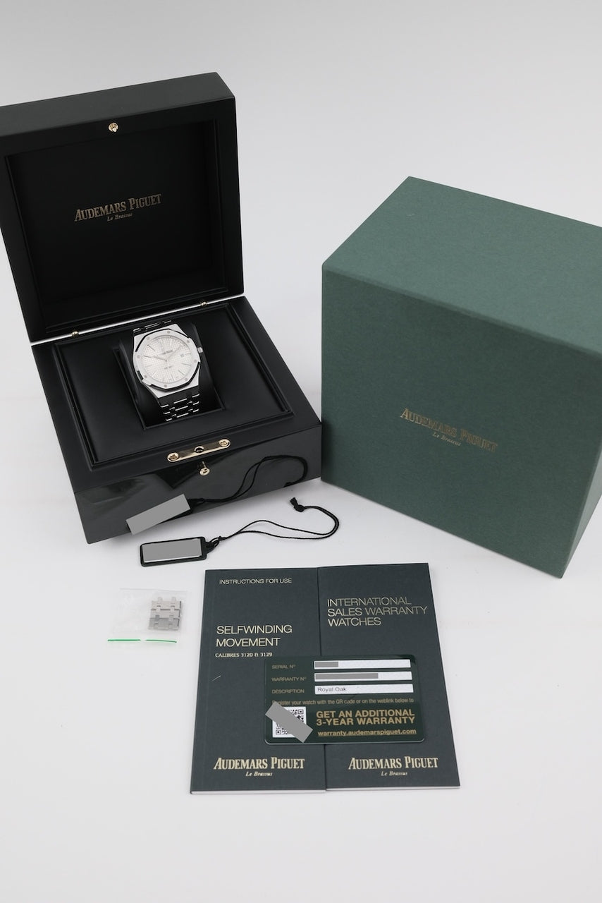 Audemars Piguet Royal Oak 15400ST.OO.1220ST.02.A - Papiere und oder Lieferumfang