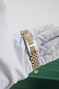 Załaduj obraz do przeglądarki galerii, Rolex GMT Master II 126713GRNR - Detailansicht 7
