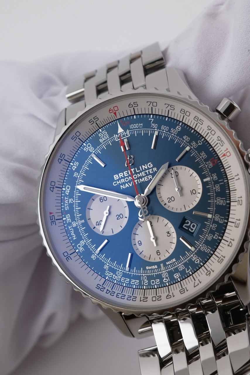 Breitling Navitimer 1 B01 Chronograph AB0127211C1A1 - Detail view 10