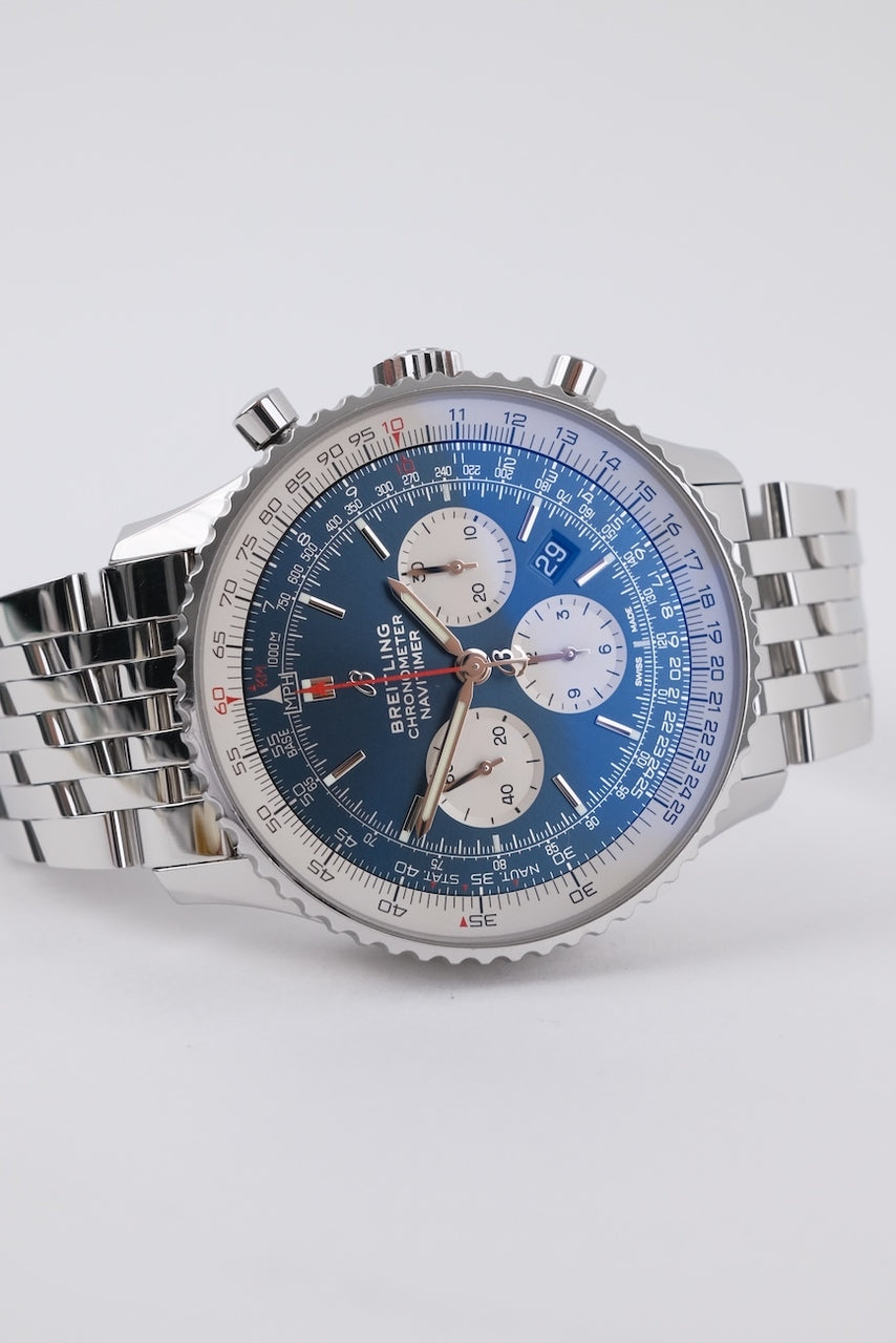 Breitling Navitimer 1 B01 Chronograph AB0127211C1A1 - Detail view 5