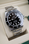 Załaduj obraz do przeglądarki galerii, Rolex Submariner No Date 124060 - Detailansicht 1
