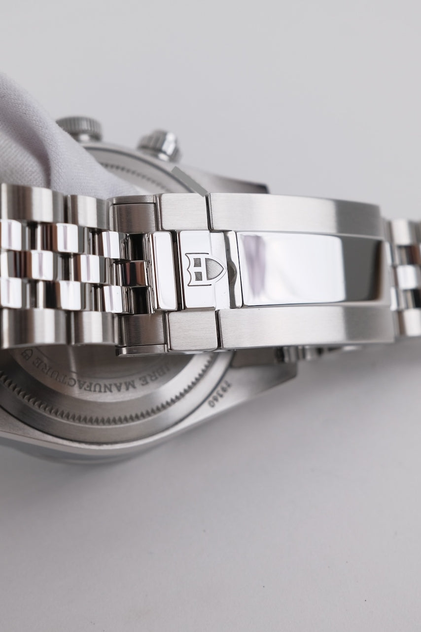 Tudor Black Bay Chronograph 79360N-0024 - Detail view 6