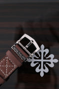 Bild in Galerie-Betrachter laden, Patek Philippe Calatrava Pilot Travel Time 5524G-001 - Detailansicht 7
