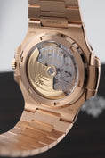 Carica l'immagine nel visualizzatore della galleria, Patek Philippe Nautilus 5711/1R-001 - vista dettagliata 10
