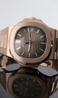 Carica l'immagine nel visualizzatore della galleria, Patek Philippe Nautilus 5711/1R-001 - vista dettagliata 6
