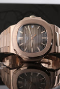 Carica l'immagine nel visualizzatore della galleria, Patek Philippe Nautilus 5711/1R-001 - vista dettagliata 5
