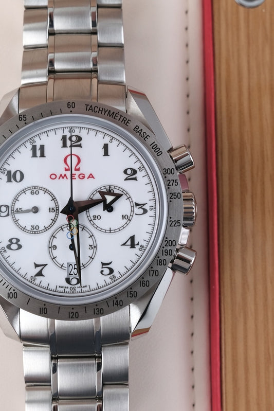 Omega Speedmaster Broad Arrow Olympic 32110425004001 - Detailansicht 1