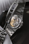 Bild in Galerie-Betrachter laden, Patek Philippe Nautilus 5711/1A - Detailansicht 9
