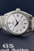 Load image into gallery viewer, Grand Seiko Evolution 9 SLGH005G - Detailansicht 3

