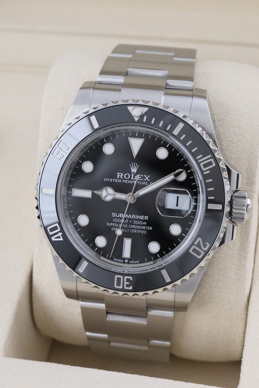 Rolex Submariner Date 126610LN - Detailed view 2