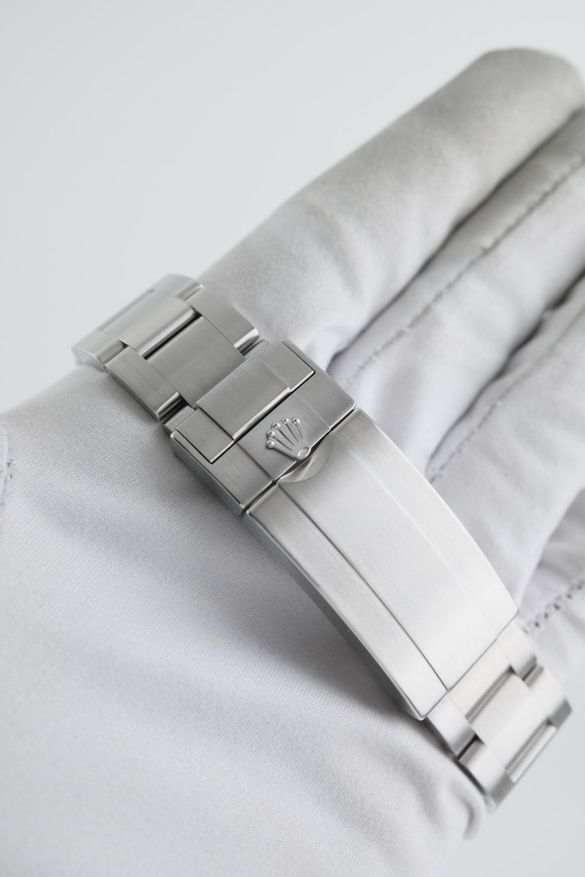 Rolex Submariner Date 126610LN - detailed view 7