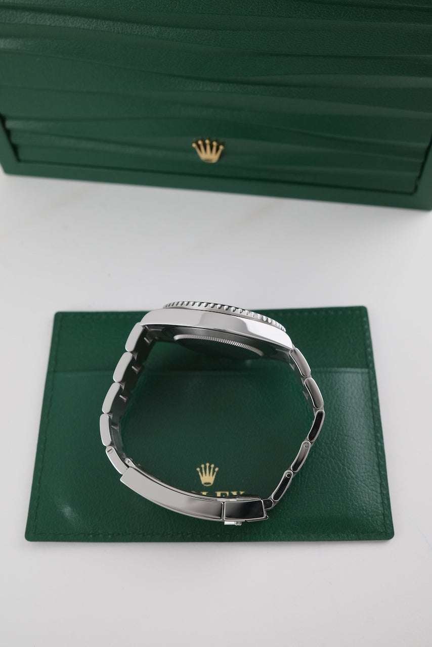 Rolex Submariner Date 126610LN - detailed view 6