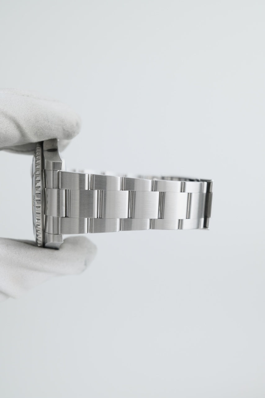 Rolex Submariner Date 126610LN - detailed view 8