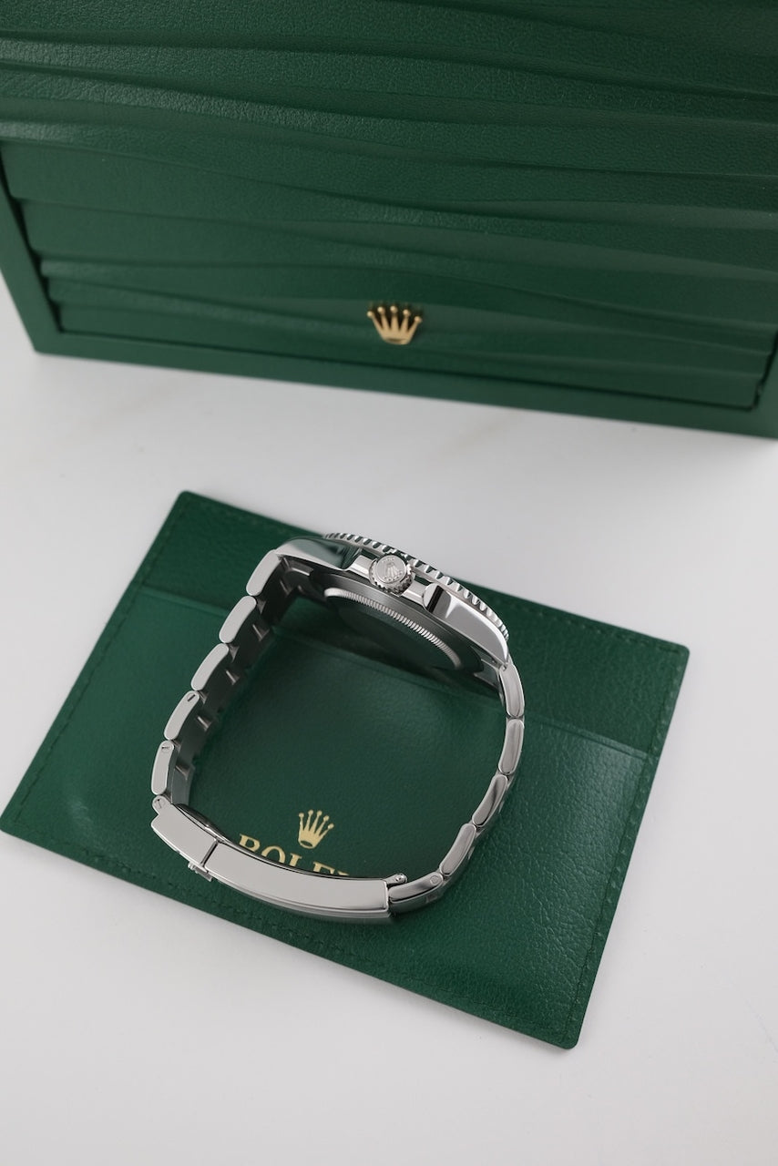 Rolex Submariner Date 126610LN - detailed view 5