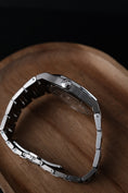 Load image into Gallery viewer, Girard Perregaux Laureato 81010-11-634-11A - Detail view 11
