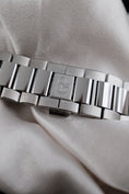 Load image into Gallery viewer, Girard Perregaux Laureato 81010-11-634-11A - Detail view 8
