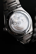 Load image into Gallery viewer, Girard Perregaux Laureato 81010-11-634-11A - Detail view 9
