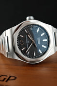 Load image into Gallery viewer, Girard Perregaux Laureato 81010-11-634-11A - Detail view 2
