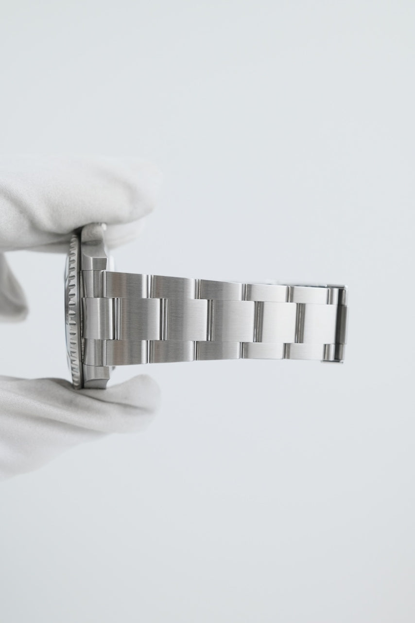 Rolex Submariner Date 126610LN - detailed view 8