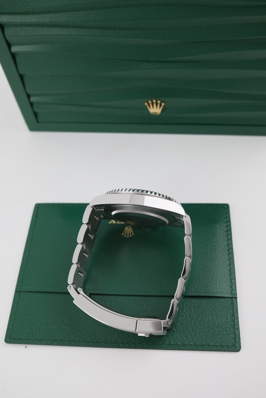 Rolex Submariner Date 126610LN - detailed view 6