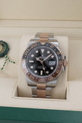 Carica l'immagine nel visualizzatore della galleria, Rolex GMT-Master II Rootbeer 126711CHNR - Vista dettagliata 1
