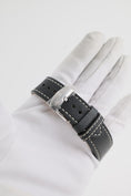 Cargue la imagen en el visor de la galería, Breitling AVI Ref. 765 1953 Re-Edition AB0920131B1X1 - Detailansicht 7
