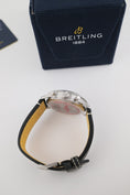 Cargue la imagen en el visor de la galería, Breitling AVI Ref. 765 1953 Re-Edition AB0920131B1X1 - Detailansicht 5
