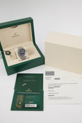 Bild in Galerie-Betrachter laden, Rolex GMT-Master II 126710GRNR - Papiere und oder Lieferumfang
