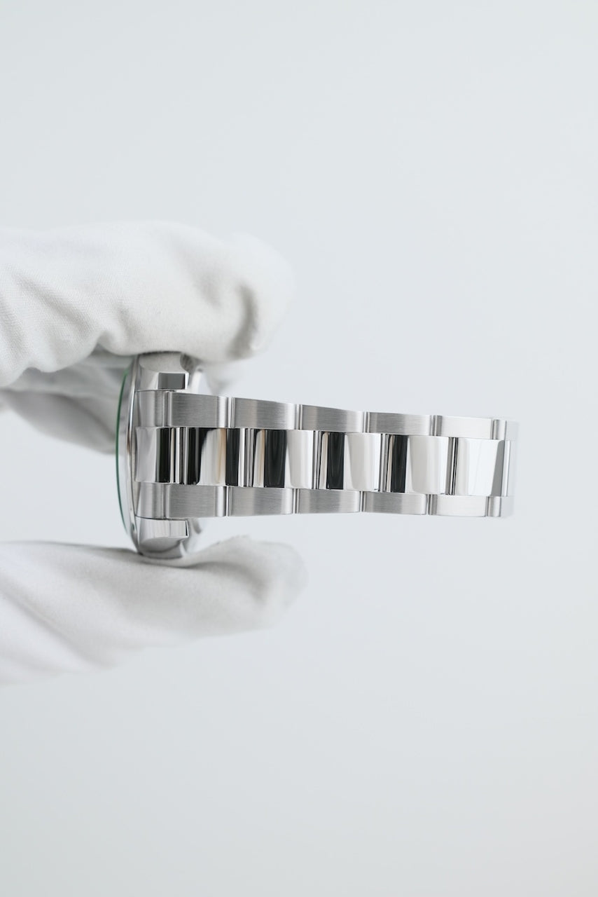 Rolex Milgauss 116400GV - detailed view 8