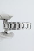 Load image into gallery viewer, Rolex Yacht Master 37 268622 - Detailed view 8
