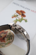 Cargar la imagen en la vista de la galería, Patek Philippe Complications 5172G-001 - Detail view 5
