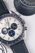 Bild in Galerie-Betrachter laden, Omega Speedmaster Snoopy 31032425002001 - Detail view 4
