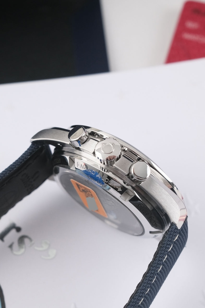 Omega Speedmaster Snoopy 31032425002001 - Detail view 8