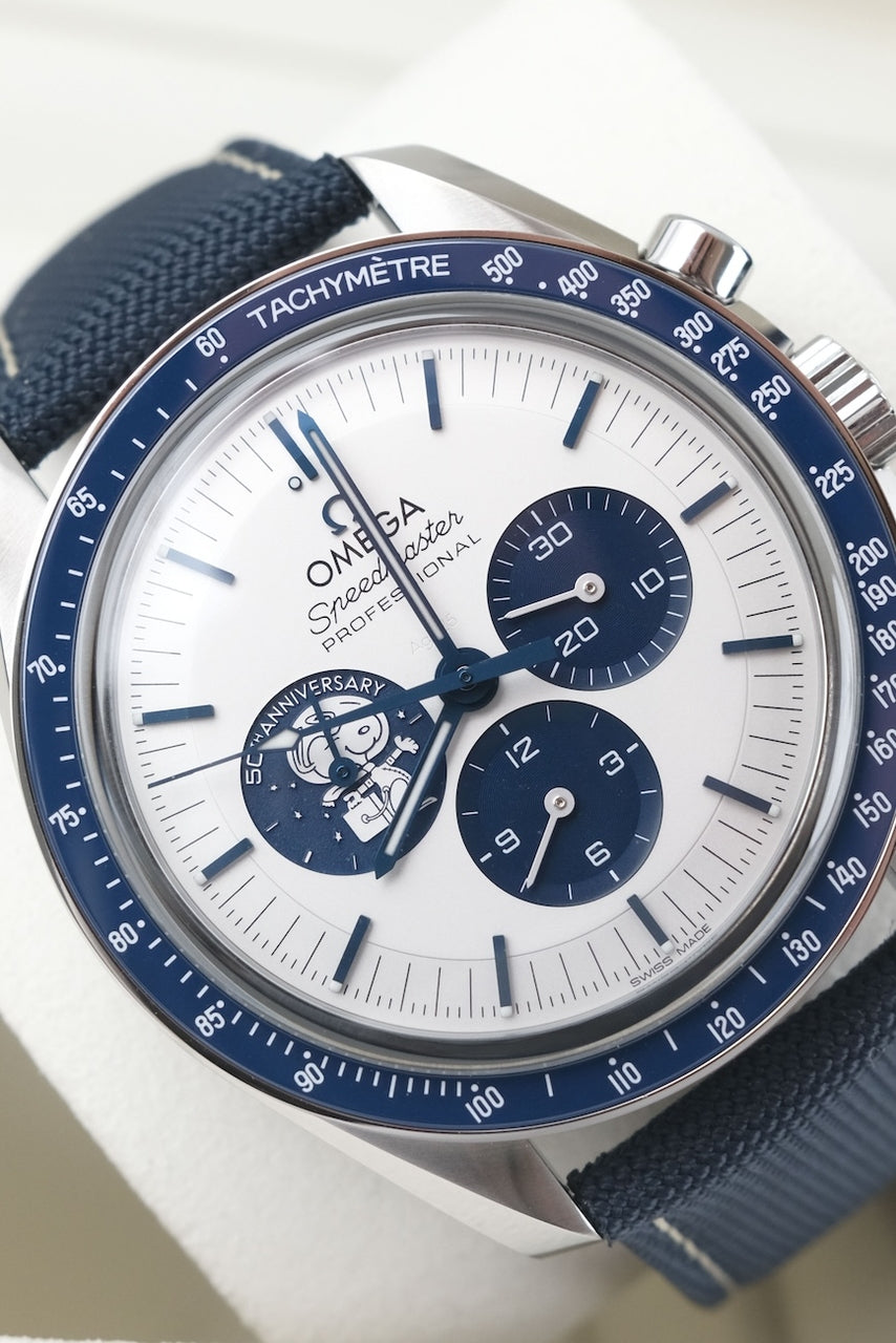 Omega Speedmaster Snoopy 31032425002001 - Detail view 2