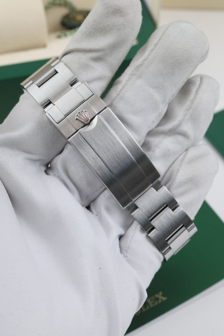Rolex Submariner No Date 124060 - Detailed view 7