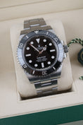 Load image into gallery viewer, Rolex Submariner No Date 124060 - Detailed view 2
