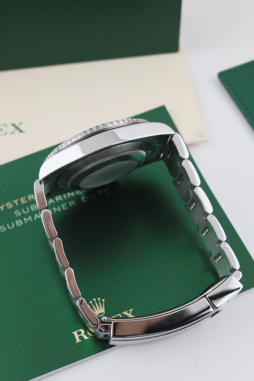 Rolex Submariner No Date 124060 - Detailed view 6